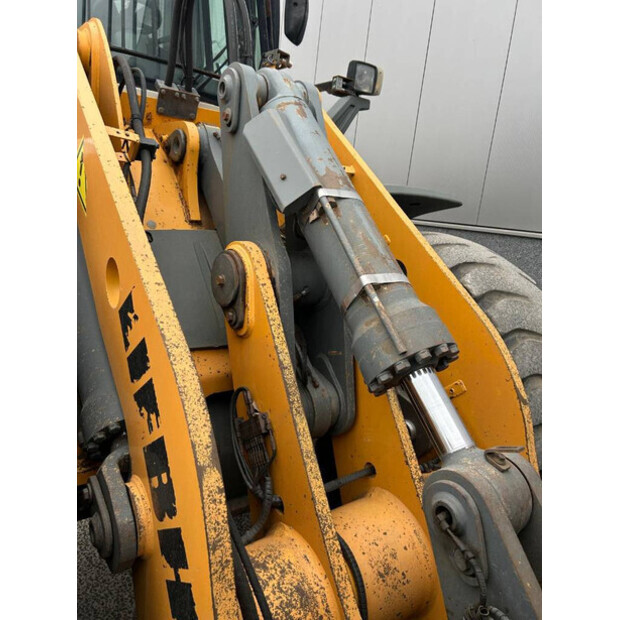 2015 ليبهير L550-41168808