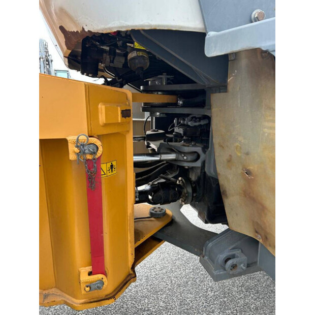 2015 ليبهير L550-41168810
