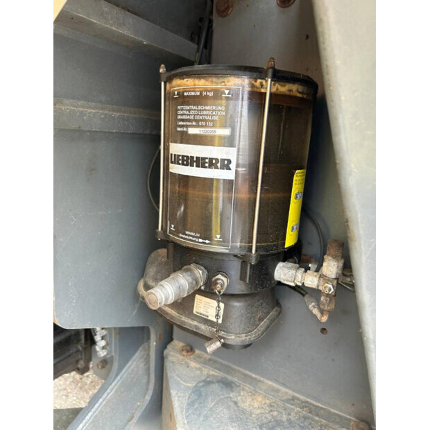 2015 ليبهير L550-41168818