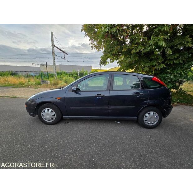 2000 Ford Focus-41183996