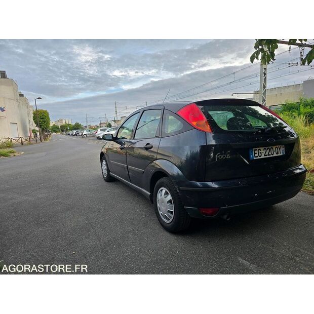 2000 Ford Focus-41183997