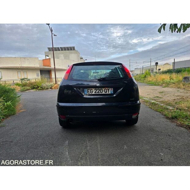 2000 Ford Focus-41183998