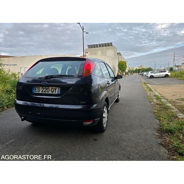 2000 Ford Focus-41183999