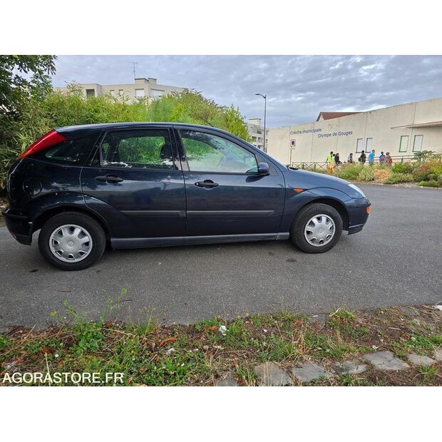 2000 Ford Focus-41184000