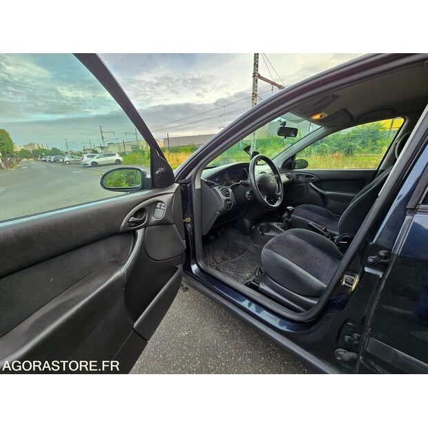 2000 Ford Focus-41184004