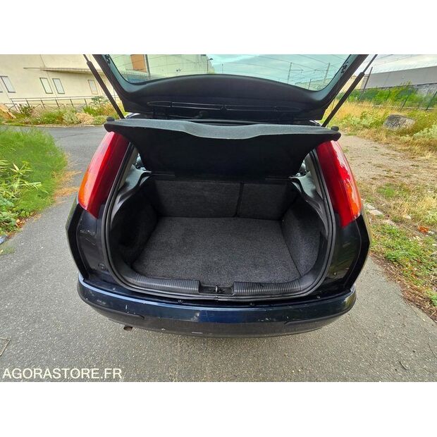 2000 Ford Focus-41184006