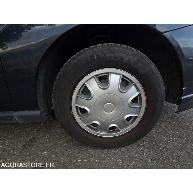 2000 Ford Focus-41184012