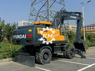 صورة ل حفارات بعجلات 2021 هيونداي R210W