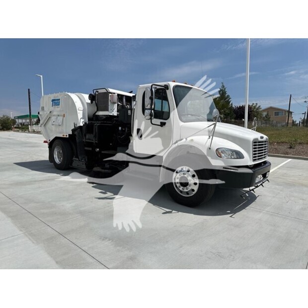 2018 Freightliner BUSINESS CLASS M2 106-41185236