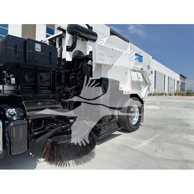 2018 Freightliner BUSINESS CLASS M2 106-41185238