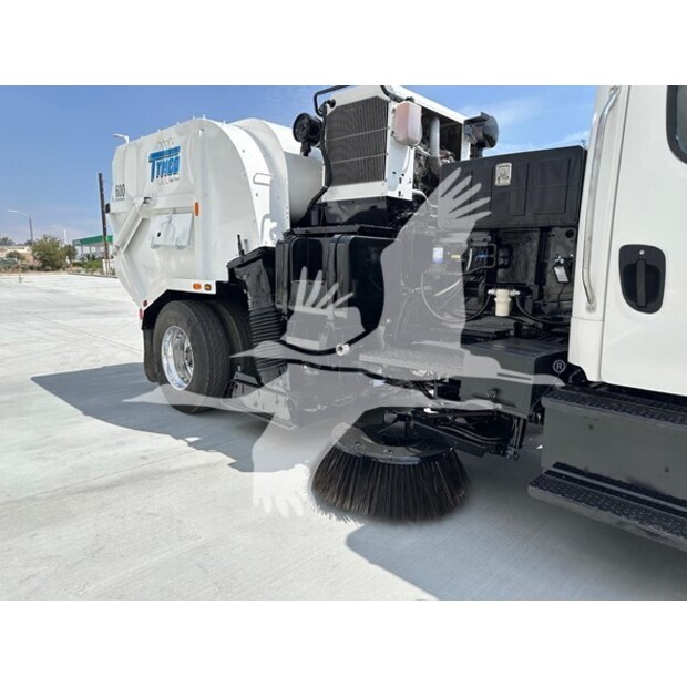 2018 Freightliner BUSINESS CLASS M2 106-41185239