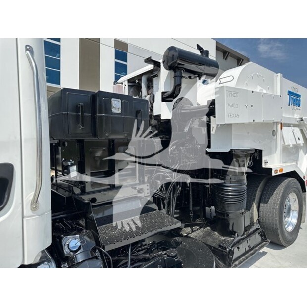 2018 Freightliner BUSINESS CLASS M2 106-41185241