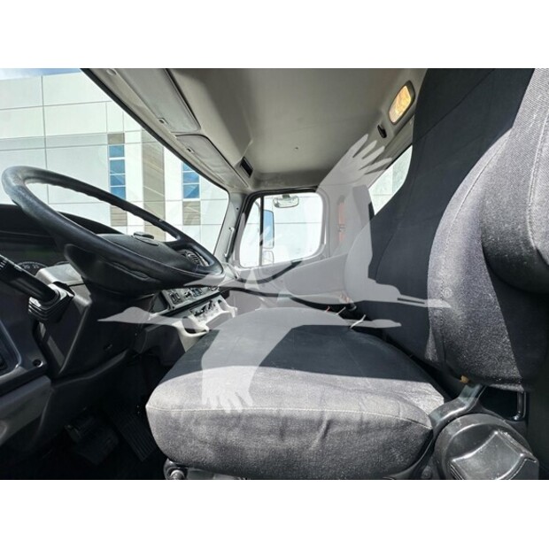 2018 Freightliner BUSINESS CLASS M2 106-41185245