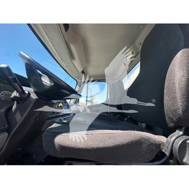 2016 Freightliner BUSINESS CLASS M2 106-41185283