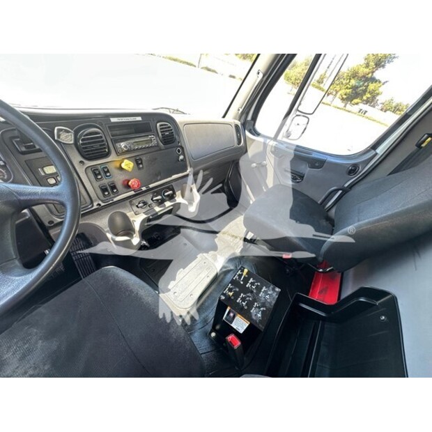 2016 Freightliner BUSINESS CLASS M2 106-41185284