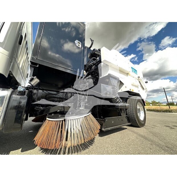 2015 Freightliner BUSINESS CLASS M2 106-41185350