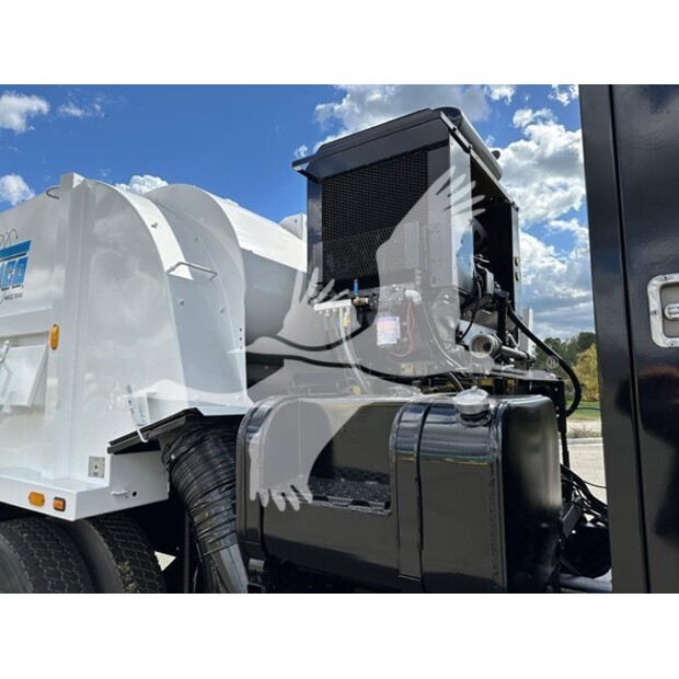 2015 Freightliner BUSINESS CLASS M2 106-41185353