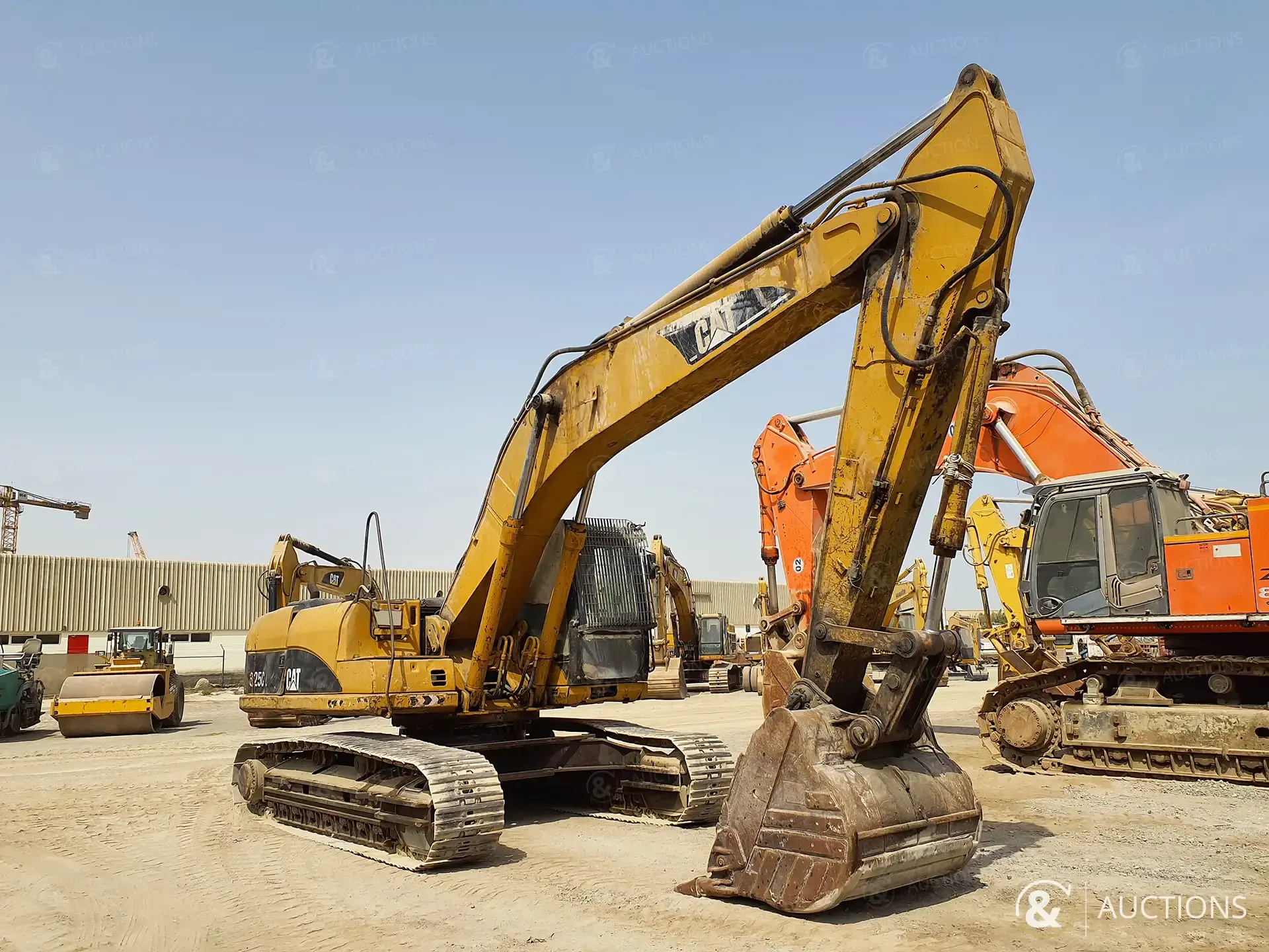 صورة ل معدات التعدين 2003 كاتربيلر 325C