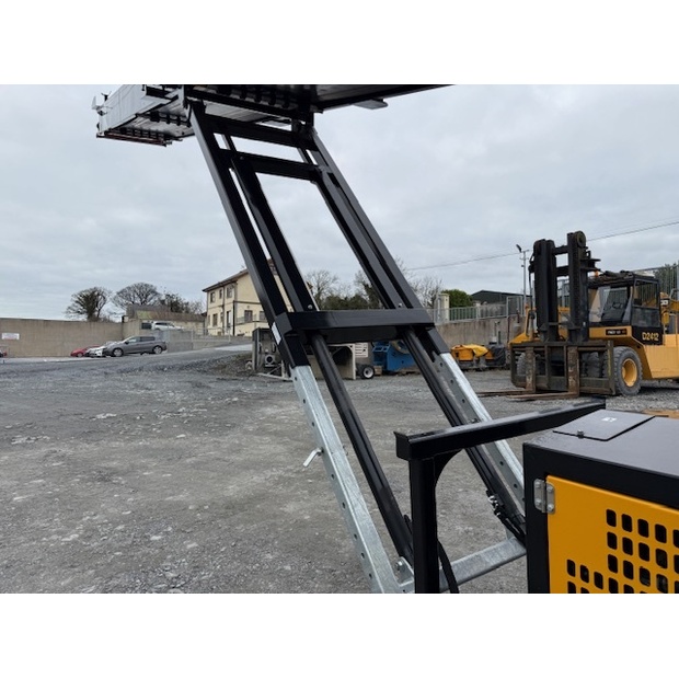 ROCO T65AGG Tracked Stacker-41215717