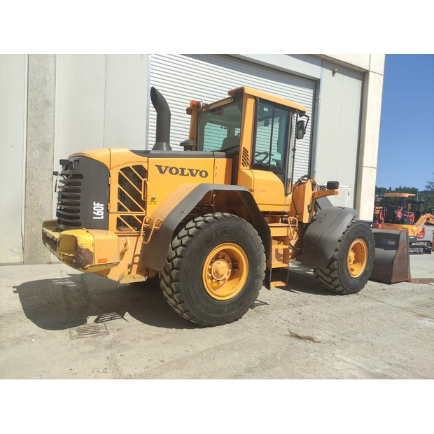 2011 فولفو L60F-41224372