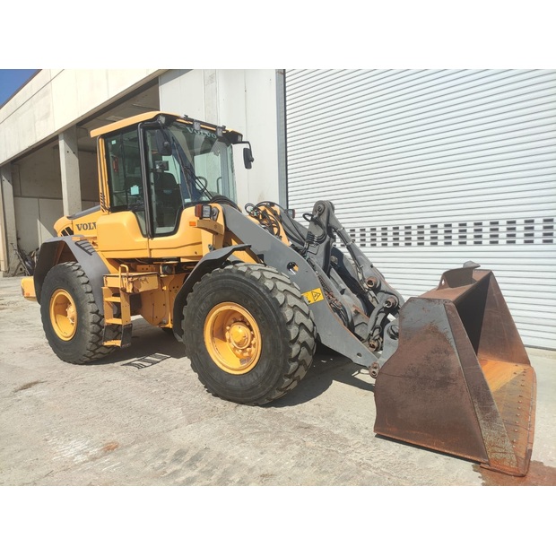 2011 فولفو L60F-41224373
