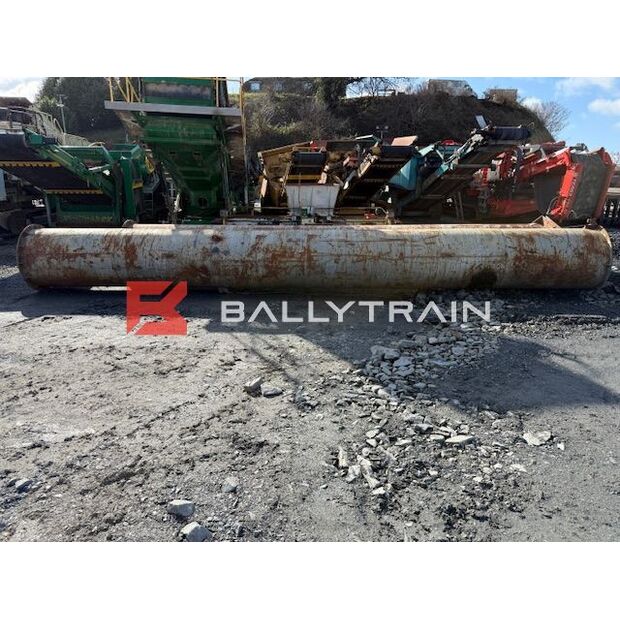 Stacks to Suit Tar Plant-41238548