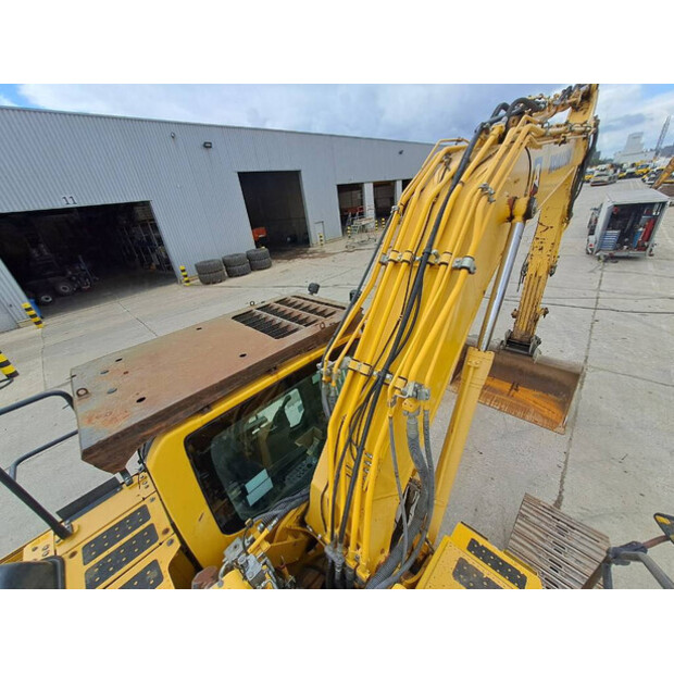 2016 كوماتسو HB215LC-2-41245679