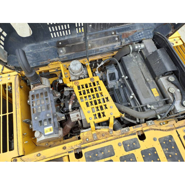 2016 كوماتسو HB215LC-2-41245680