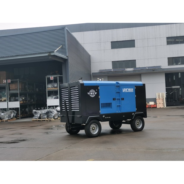 2025 UNIVERSAL UDS750S-41246567