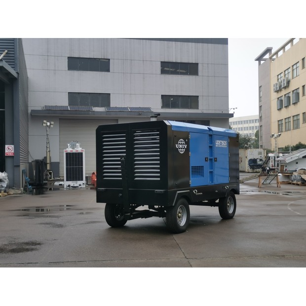2025 UNIVERSAL UDS750S-41246569