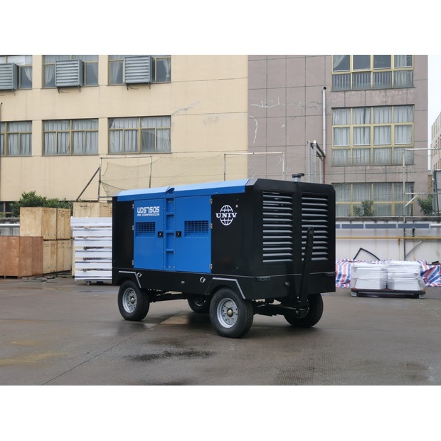 2025 UNIVERSAL UDS750S-41246570