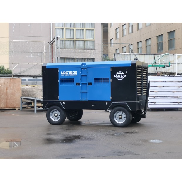 2025 UNIVERSAL UDS750S-41246571