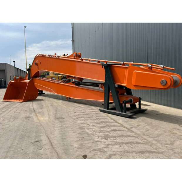 2025 Hitachi ZX200-41284643