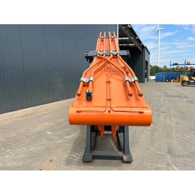 2025 Hitachi ZX210-41284673