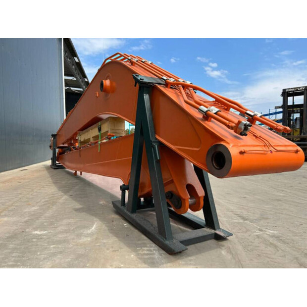 2025 Hitachi ZX210-41284674