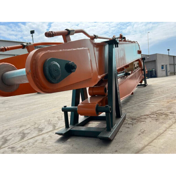 2025 Hitachi ZX210-41284675