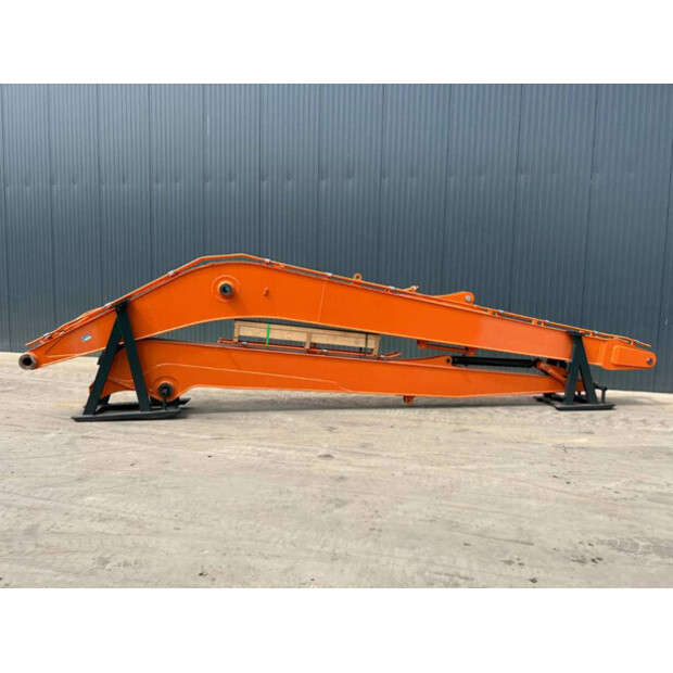 2025 Hitachi ZX210-41284677