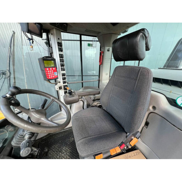 2014 فولفو L220H-41289700