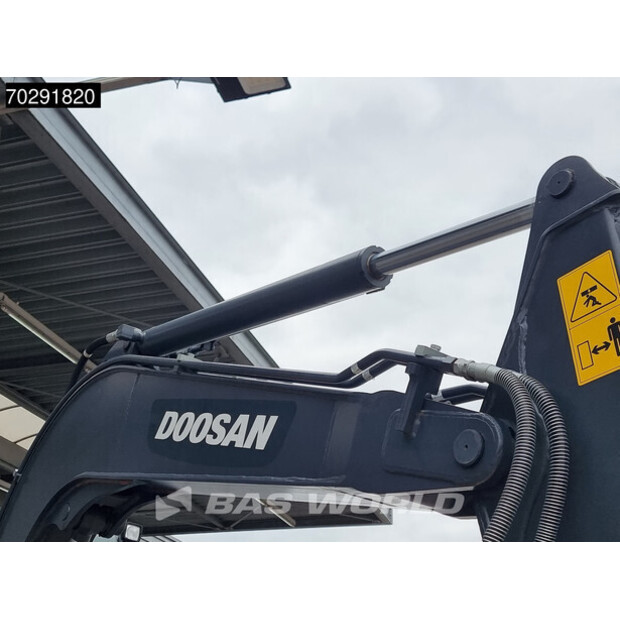 2025 Doosan DX60W-41294757