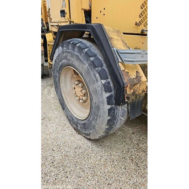 فولفو L50D-41307994
