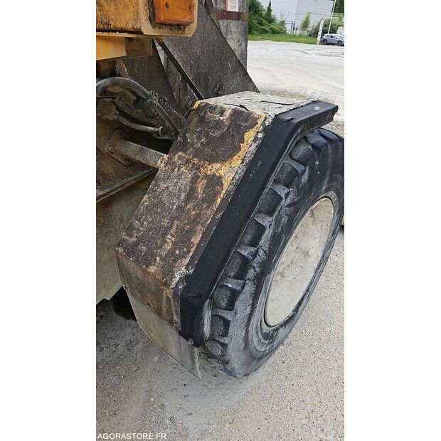 فولفو L50D-41307996