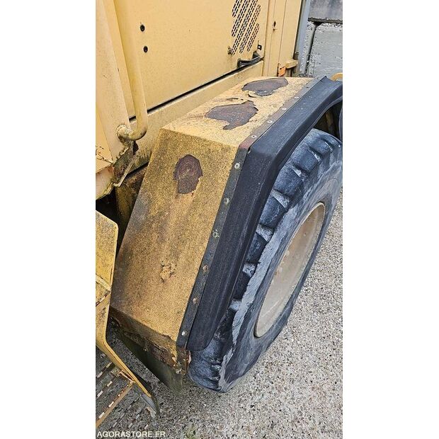 فولفو L50D-41307997