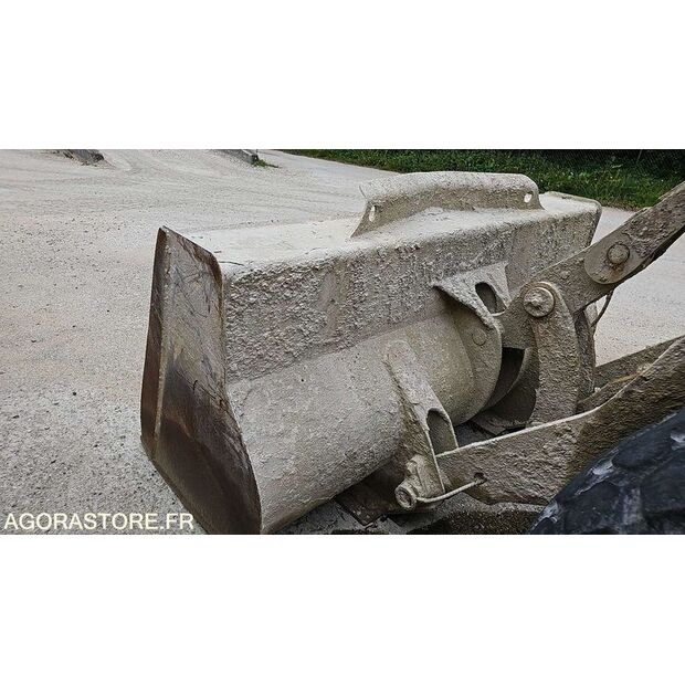 فولفو L50D-41308014