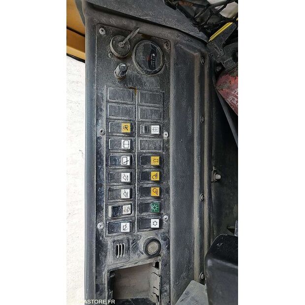 فولفو L50D-41308015