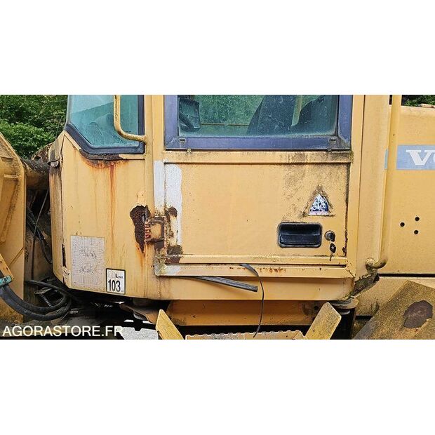 فولفو L50D-41308039