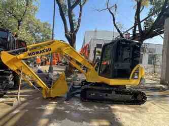 صورة ل معدات البناء 2022 كوماتسو PC56