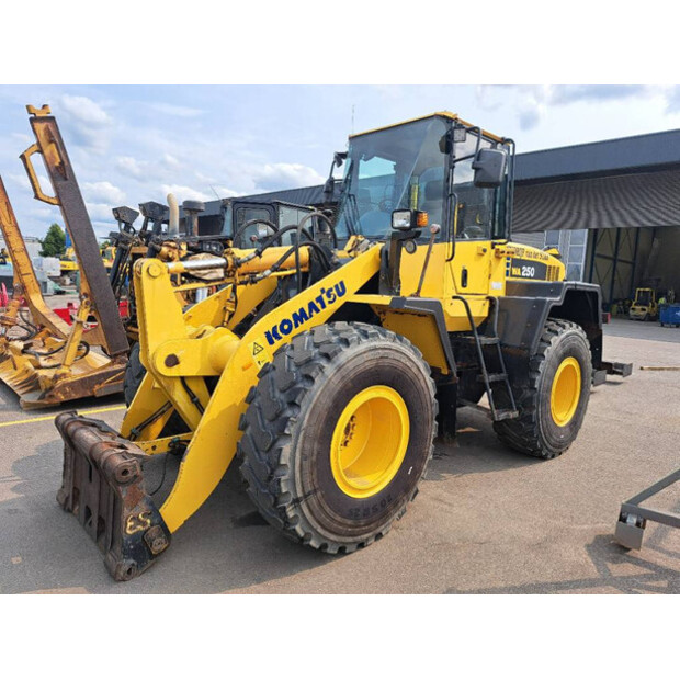 2003 Komatsu WA250-5H-41308471