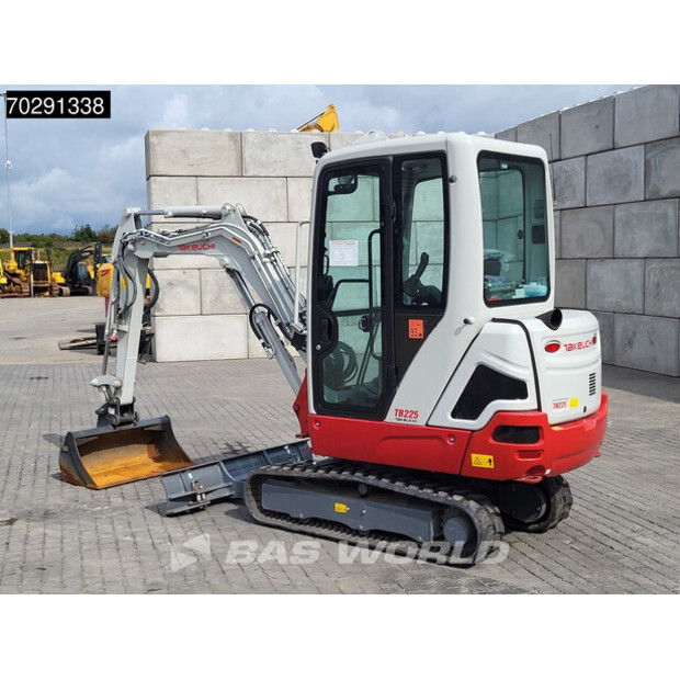 2022 تاكوتشي TB225-41310153