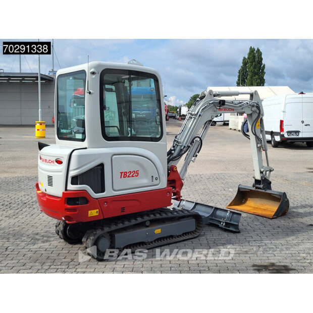 2022 تاكوتشي TB225-41310155