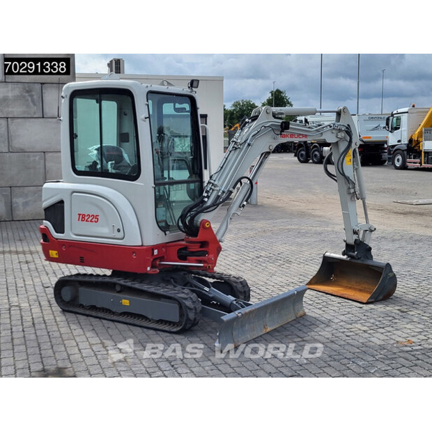 2022 تاكوتشي TB225-41310156